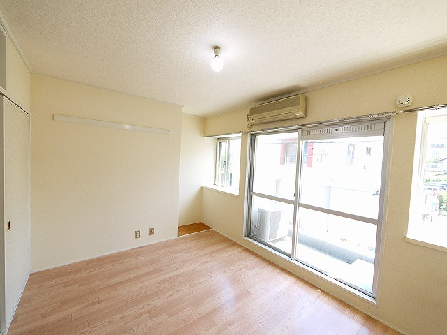 石原マンションの洋室