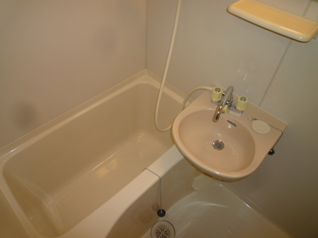 ブロードヒルⅡの浴室