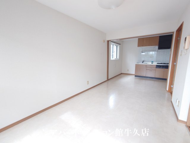 ヒーロー1番館の居間・リビング