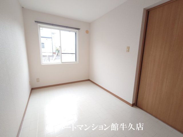 ヒーロー1番館の洋室