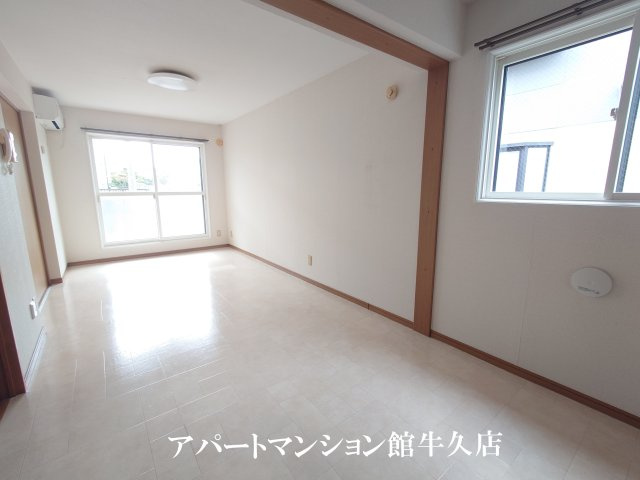 ヒーロー1番館の居間・リビング