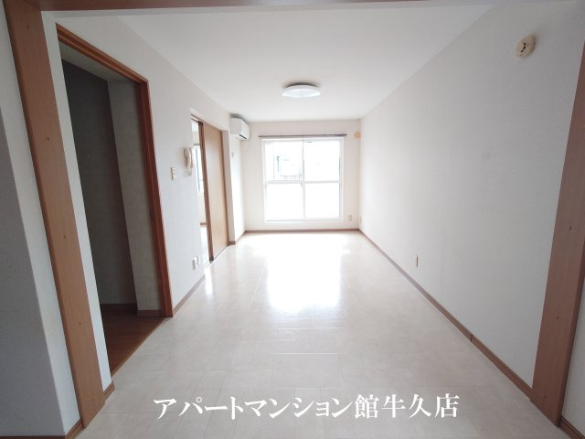 ヒーロー1番館の居間・リビング