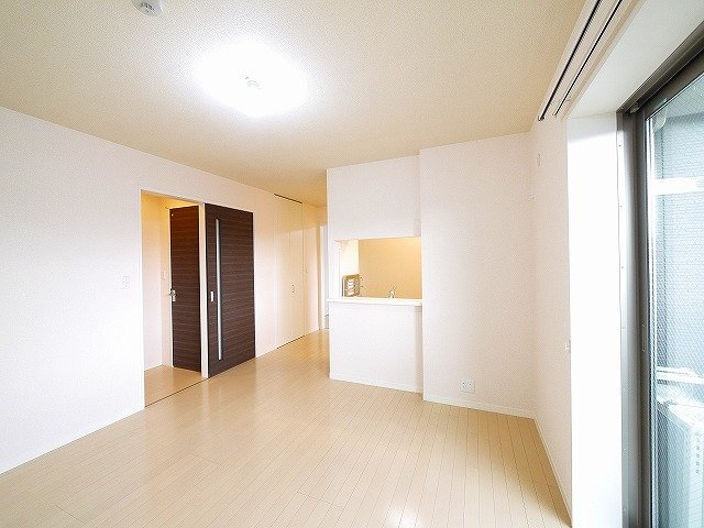 カドデュ　ソレイユの居間・リビング|南向きのお部屋は明るく、日当たりもよいです