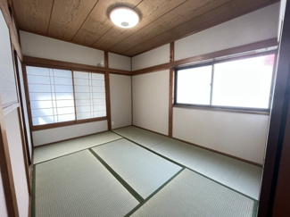 【明るい居室です】