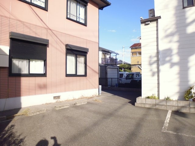 ディアス大蔵の駐車場