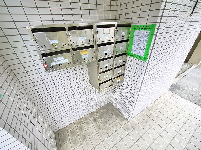 マキシム平城山のエントランス