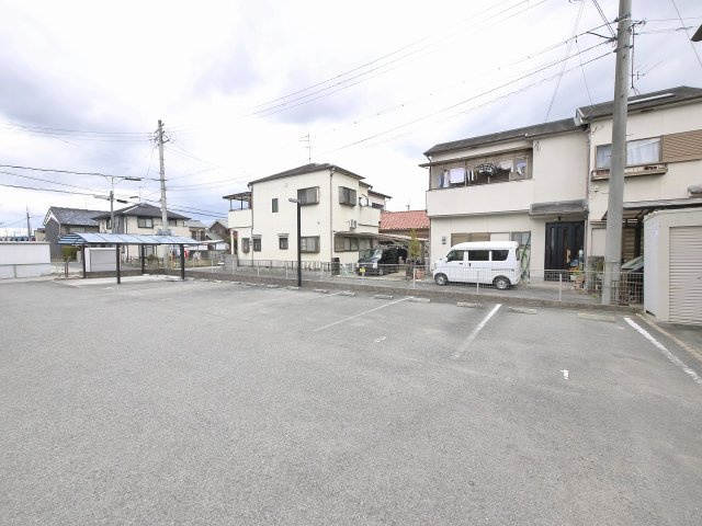 ルミナス　アークの駐車場|駐車場があるので、車を買う予定の方も安心です