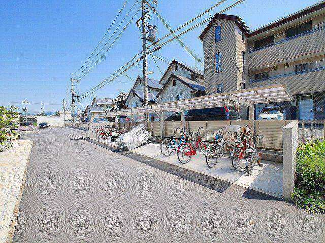 シャーメゾン石見のその他共用部分|自転車置き場が設置されてます