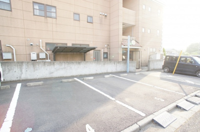 【駐車場】 | ガーデンコート松葉