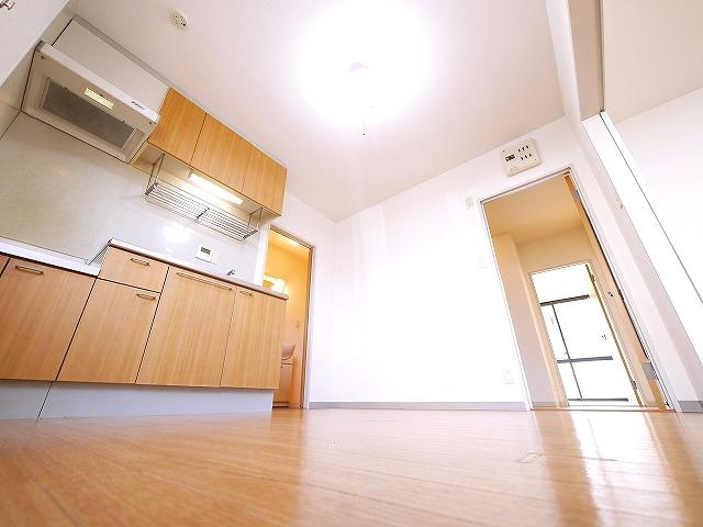 ハイツ松尾Aの居間・リビング