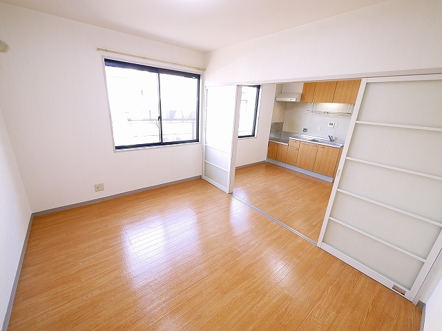 ハイツ松尾Aの洋室