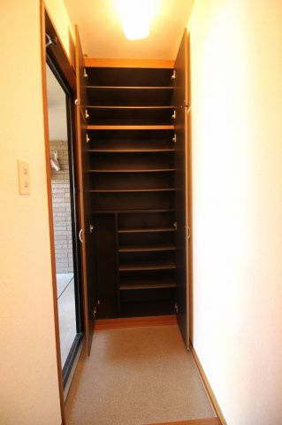 ラフォーレ・ポワールC棟の玄関|同施工会社同型タイプの別の角部屋です（空き予定は中部屋です）