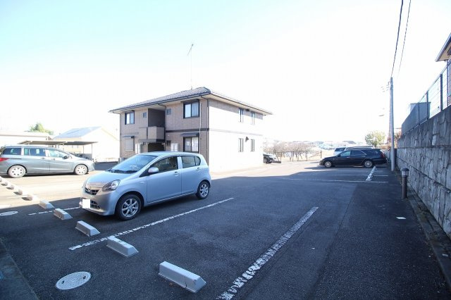 ラフォーレ・ポワールC棟の駐車場|駐車スペースもあります
