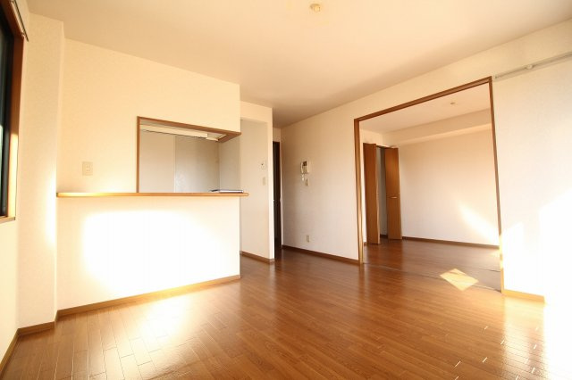 ラフォーレ・ポワールC棟の居間・リビング|同施工会社同型タイプの別の角部屋です（空き予定は中部屋です）
