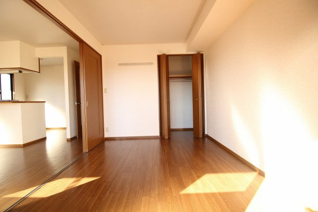 ラフォーレ・ポワールC棟の寝室|同施工会社同型タイプの別の角部屋です（空き予定は中部屋です）