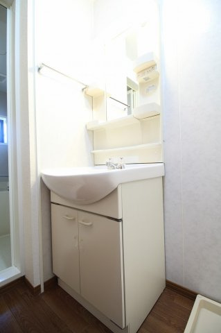 ラフォーレ・ポワールC棟の独立洗面台|同施工会社同型タイプの別の角部屋です（空き予定は中部屋です）