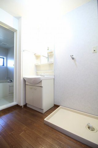 ラフォーレ・ポワールC棟の洗面所|同施工会社同型タイプの別の角部屋です（空き予定は中部屋です）