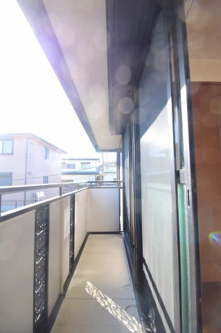 ラフォーレ・ポワールC棟のバルコニー|同施工会社同型タイプの別の角部屋です（空き予定は中部屋です）
