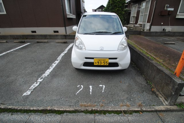 フリーデン安居野Gの駐車場