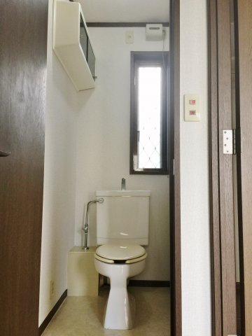 南横川一戸建のトイレ