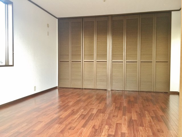 南横川一戸建の洋室
