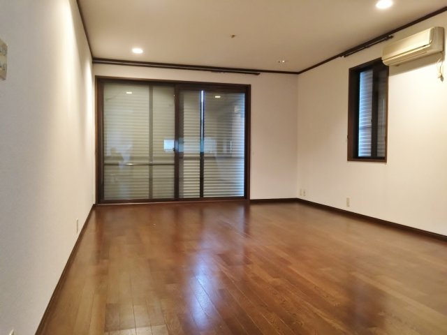 南横川一戸建の居間・リビング