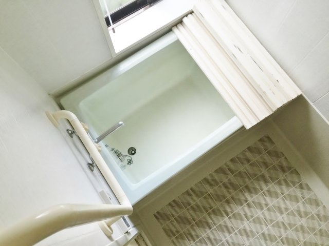 南横川一戸建の浴室