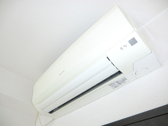 サムティ大阪WESTグランジールの設備|エアコン付きで、夏の暑さも問題なし。