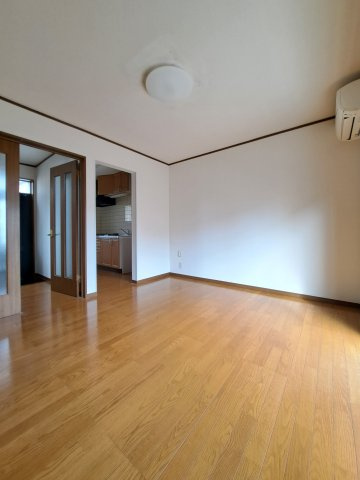 【居間・リビング】 | フォルス13 | きれいな内装のリビングです