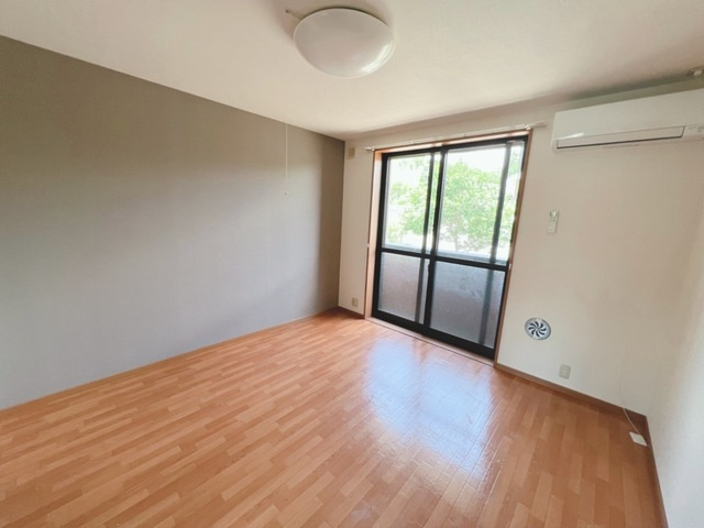 クレッシェンドの洋室