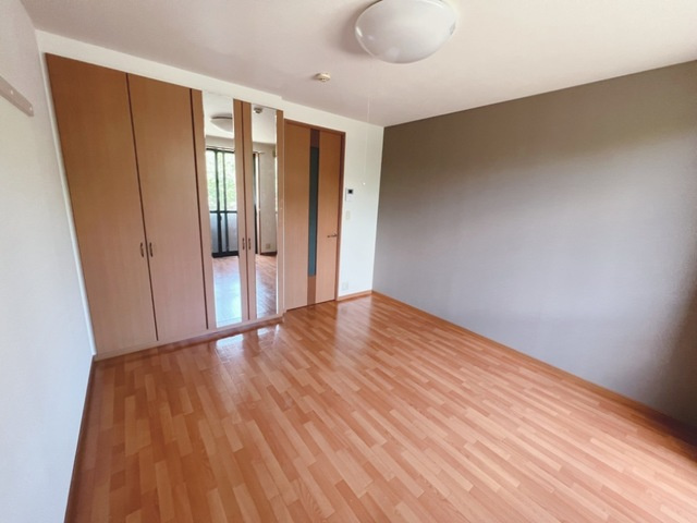 クレッシェンドの洋室