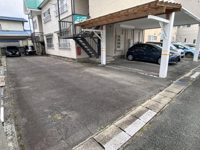 コーポサンシャインの駐車場