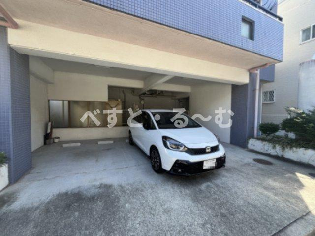 フォレスト明石の駐車場