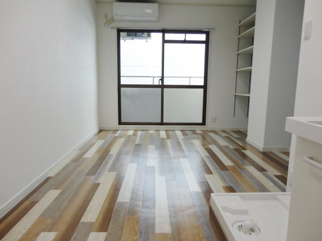 サングレイス西新町の洋室