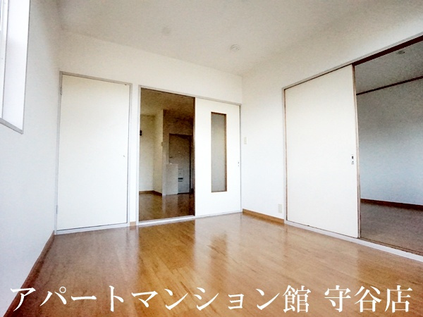 ヴィラ新守谷の洋室