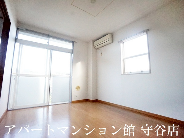 ヴィラ新守谷の洋室