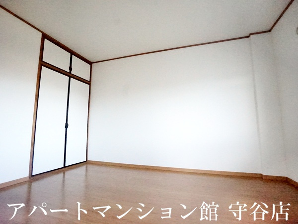 ヴィラ新守谷の寝室