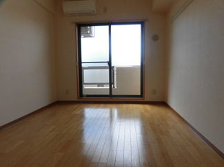 【居間・リビング】 | フォンテーヌ21 | 別部屋参考写真※南側に小窓あり