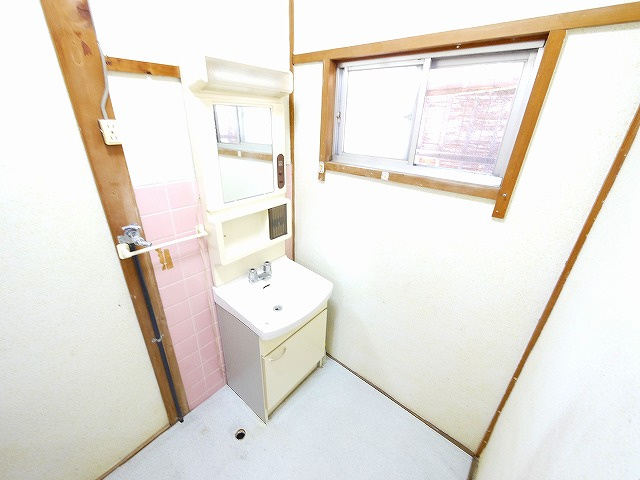 大西邸の洗面所|忙しい朝には欠かせない洗面所です