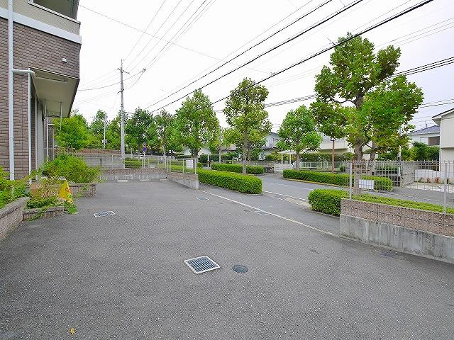 鹿ノ台戸建Aの駐車場|駐車場に車を止められます