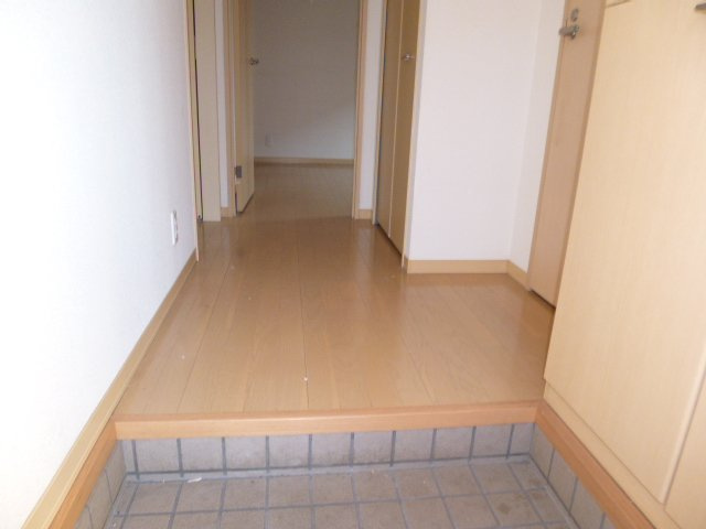 エッセ・ナイガイＡの玄関