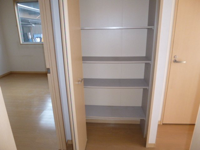 エッセ・ナイガイＡの収納|廊下収納