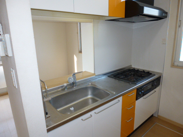 エッセ・ナイガイＡのキッチン|３口ガスコンロ付システムキッチン