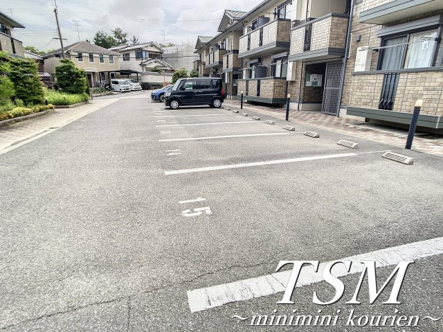 エストコリーヌ　Ⅱ番館の駐車場|敷地内駐車場
