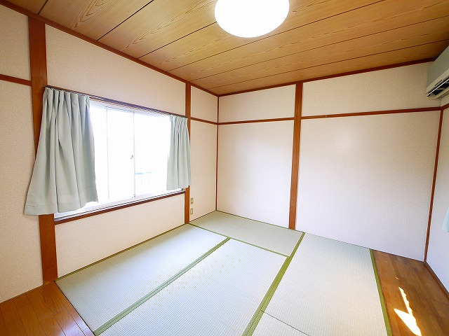 グリーンハイツⅠ（九条町）の和室|畳の上でゆっくりとくつろげる和室です