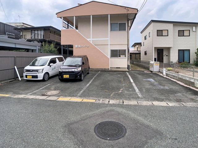 霞城ハイツの駐車場