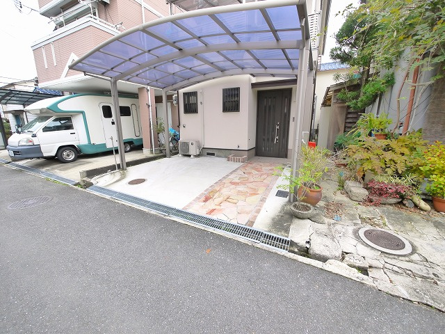 南紀寺5丁目戸建の駐車場|駐車場完備です
