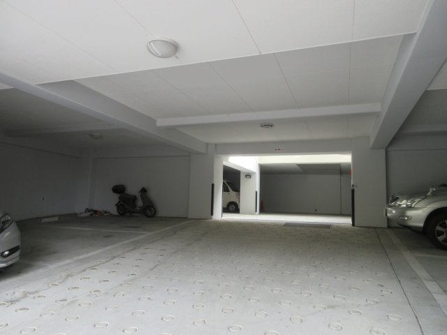 アルカサール西神戸の駐車場