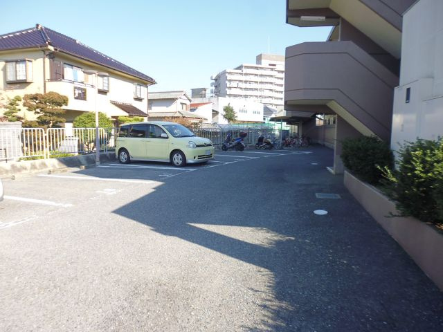 エスポワール西神戸の駐車場