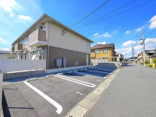 コージーコートAの駐車場|車をお持ちの方に嬉しい駐車場付きの物件です